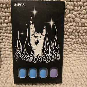 Guaxianglu False Nail Set in Blue and Purple - 24PCS
